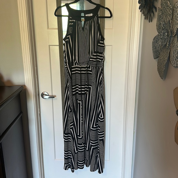 Calvin Klein Dresses & Skirts - Calvin Klein beautiful black and white sleeveless maxi dress size medium!